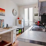 Modern And Bright Apartment Beaugrenelle